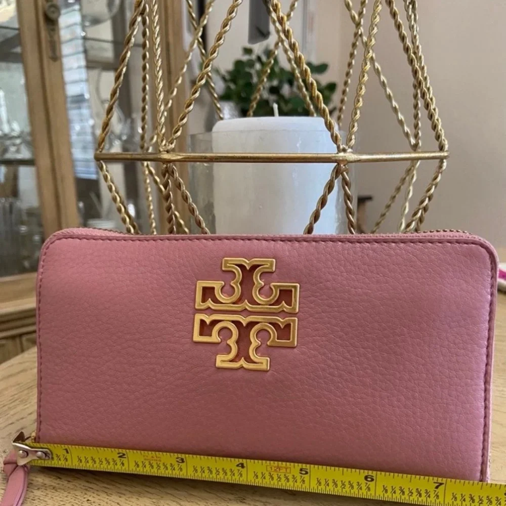 Tory Burch Britten Continental Zip Wallet In Pink
Magnolia - Picture 9 of 10